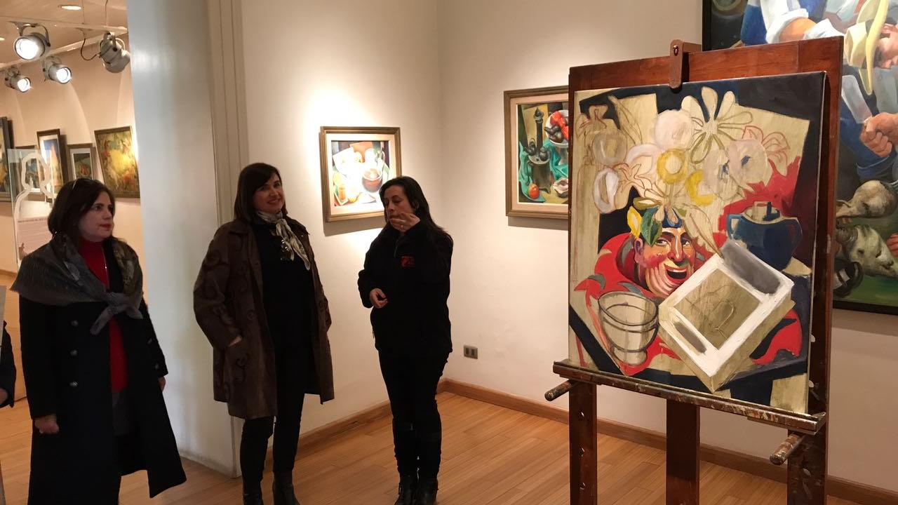 Mariana Deisler, Ana Tironi, Margarita Valenzuela recorriendo el museo.