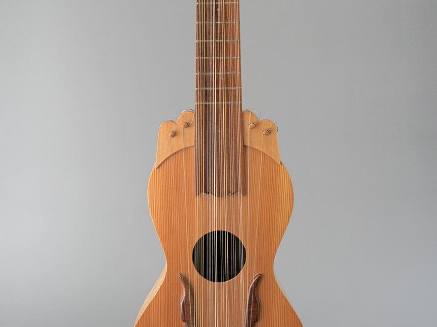 Guitarrón chileno