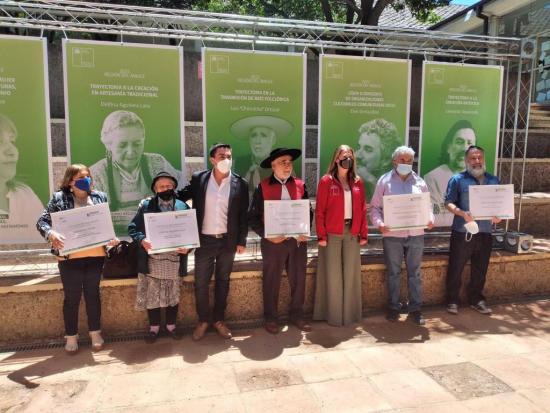 Premiados junto a Seremi y Delegado Regional