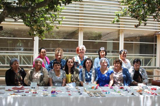 Artsanas y autoridades durante la actividad en el museo.